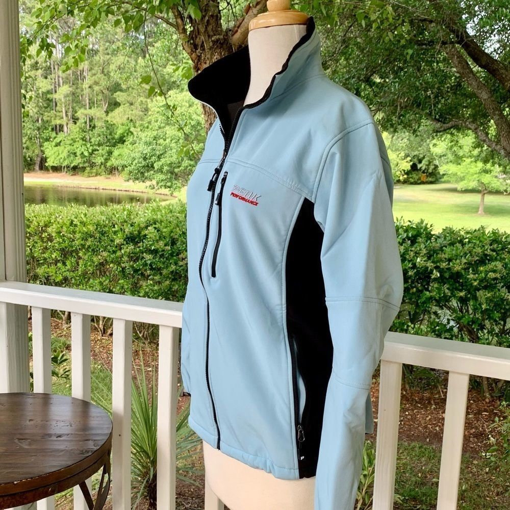 Peak Performance R & D Soft Shell Jacket. Large - Picture 4 of 10
